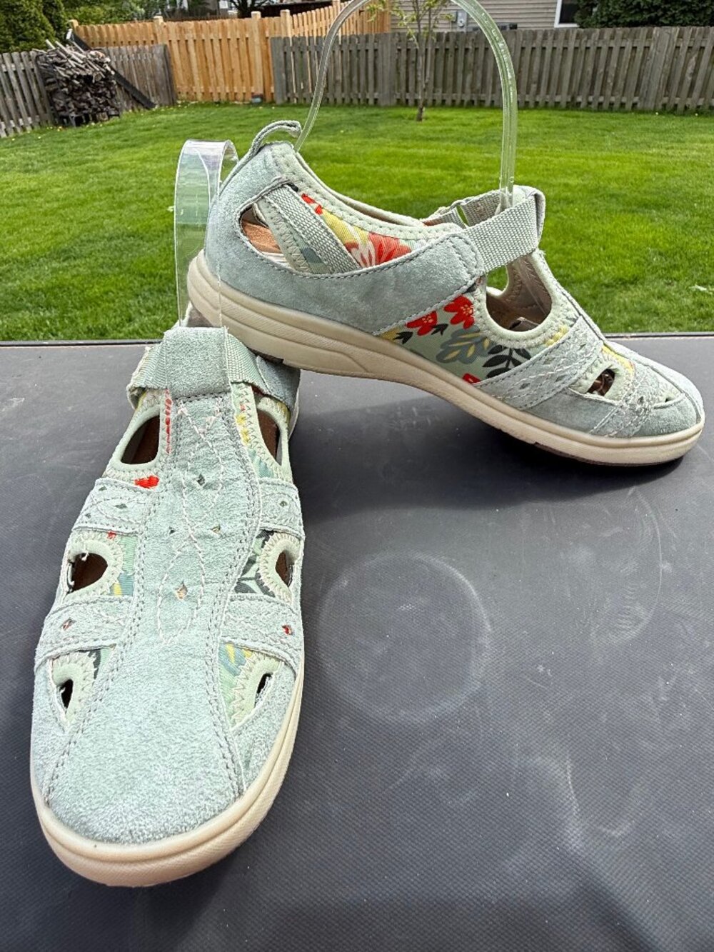 Earth Origins Dusty Green  "Effie" Slip On Fisherman Sandals Size 8 1/2